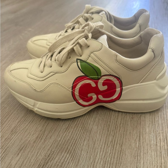 Gucci Cream Sneakers with Red and Green Apple Logo - Picture 1 of 8